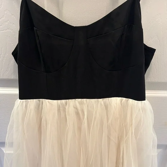 Sleeveless Sweetheart Organza Skirt Maxi Dress - Picture 5 of 6